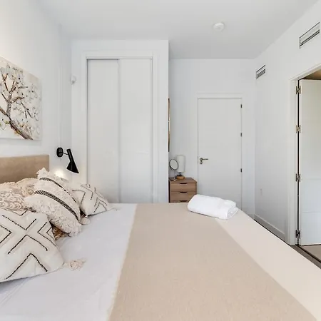 Apartment Modern Unit 5 Mins Walk To Historical