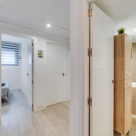 Modern Unit 5 Mins Walk To Historical Apartment Malaga