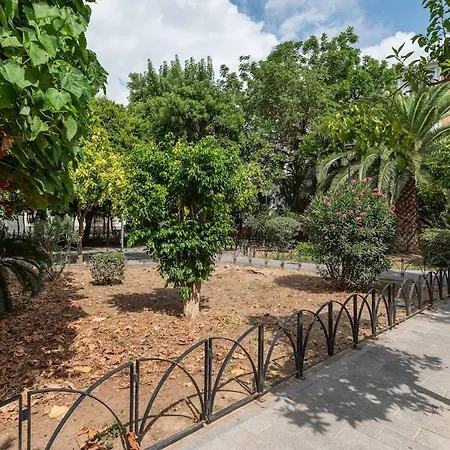 Apartment Modern Unit 5 Mins Walk To Historical Malaga