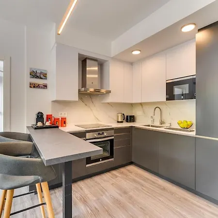 Modern Unit 5 Mins Walk To Historical Apartment Malaga