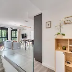 דירה Modern Unit 5 Mins Walk To Historical מאלגה