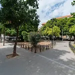 Modern Unit 5 Mins Walk To Historical *