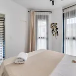 Modern Unit 5 Mins Walk To Historical מאלגה