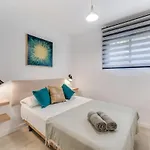 דירה Modern Unit 5 Mins Walk To Historical