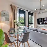 Modern Unit 5 Mins Walk To Historical מאלגה