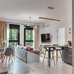 Modern Unit 5 Mins Walk To Historical מאלגה