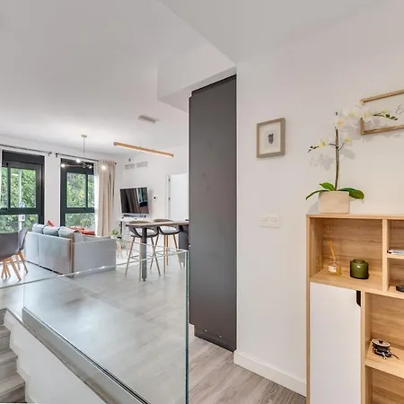 Apartmán Modern Unit 5 Mins Walk To Historical Màlaga