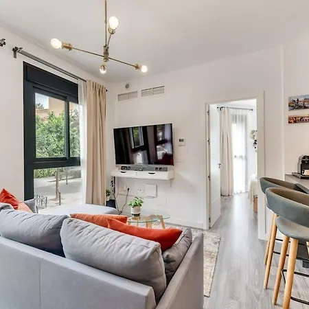 Modern Unit 5 Mins Walk To Historical Apartmán