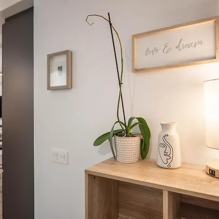 Modern Unit 5 Mins Walk To Historical Apartmán Màlaga