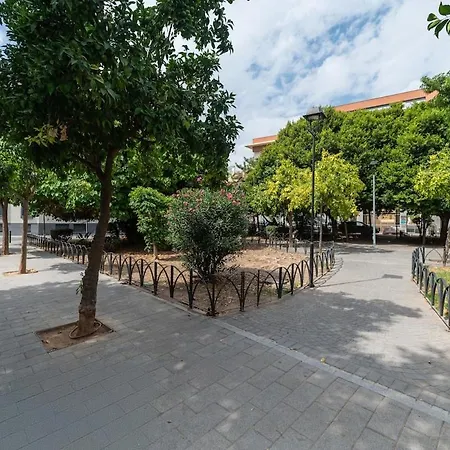 Modern Unit 5 Mins Walk To Historical *