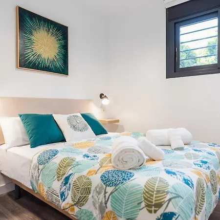 Daire Modern Unit 5 Mins Walk To Historical Málaga