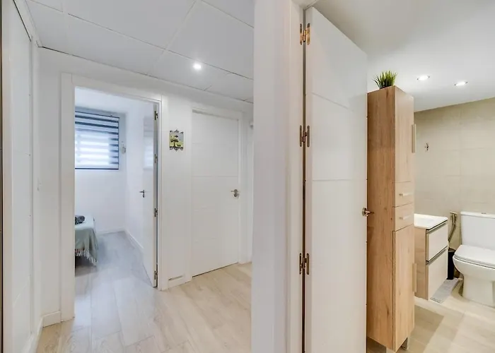 Modern Unit 5 Mins Walk To Historical Daire Málaga