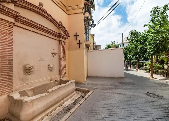 Modern Unit 5 Mins Walk To Historical