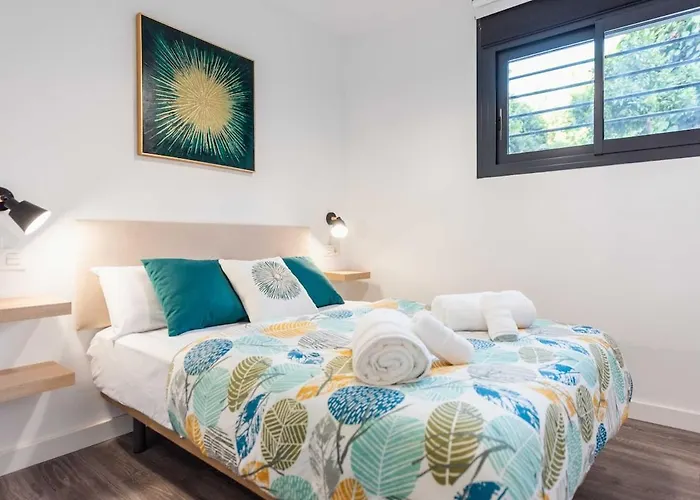 Daire Modern Unit 5 Mins Walk To Historical Málaga
